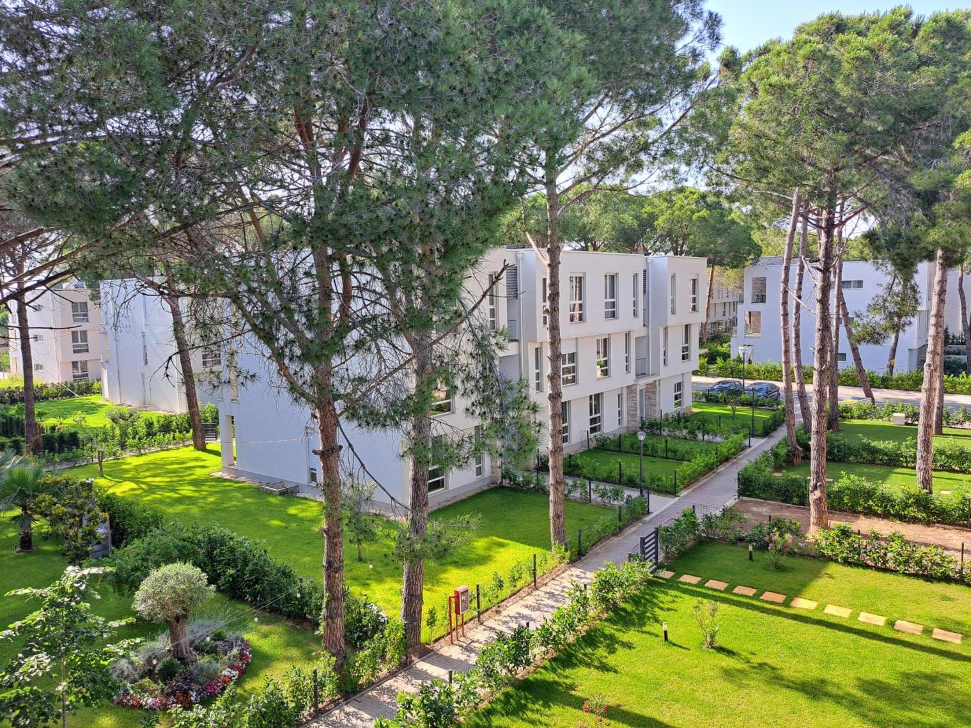 M&E Premium Apartments - San Pietro Durrës Kültér fotó